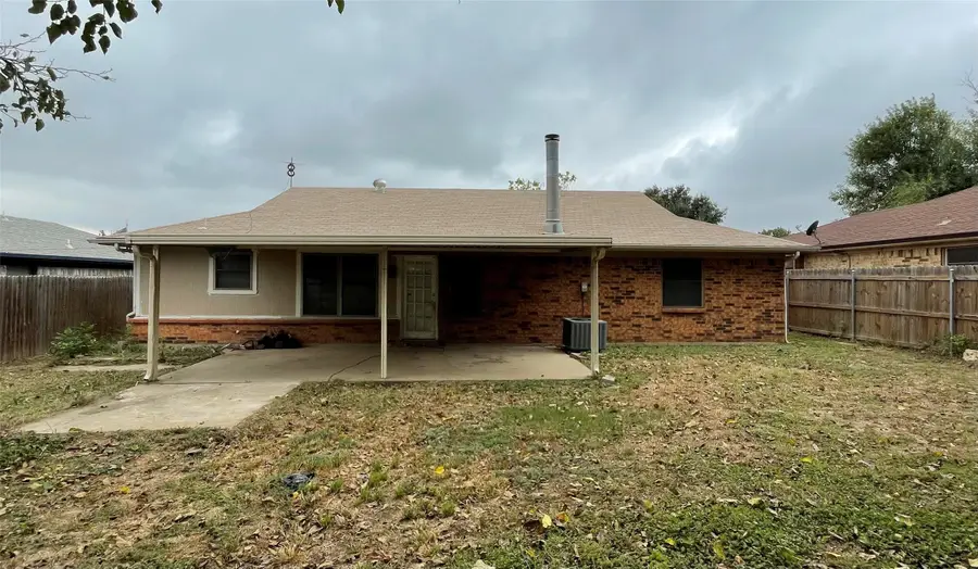 548 N Park Drive, Saginaw, TX 76179 - Image #2