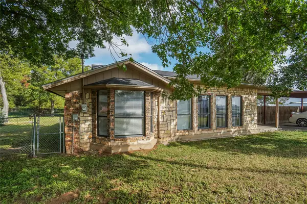207 School House Road, Paradise, TX 76073