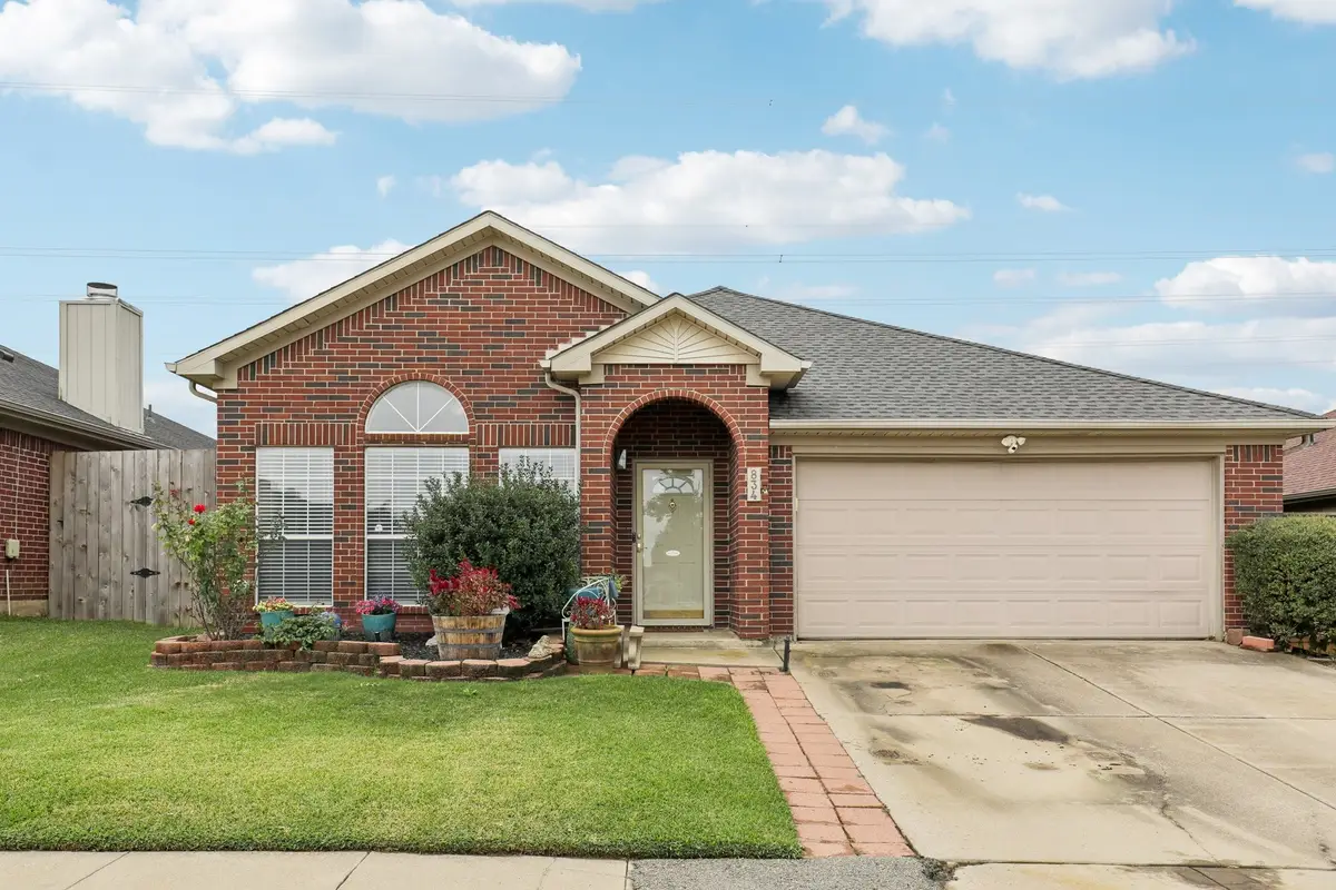 834 Ponselle Drive, Arlington, TX 76001 - Image #1