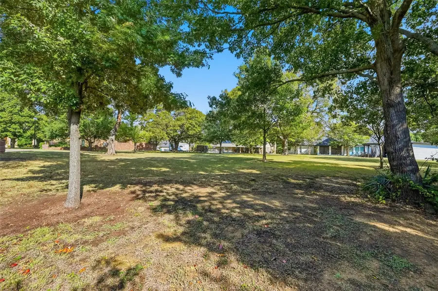 25 Cobblestone Court, Cedar Hill, TX 75104 - Image #2