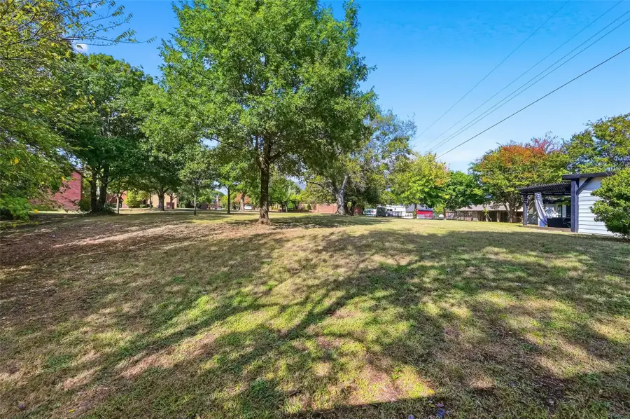 25 Cobblestone Court, Cedar Hill, TX 75104 - Image #3