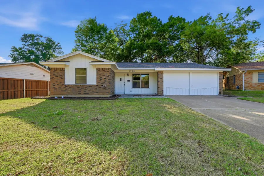 1908 Glencrest Circle, Arlington, TX 76010 - Image #2