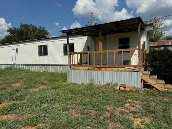 1404 W Sunset Street, San Saba, TX 76877