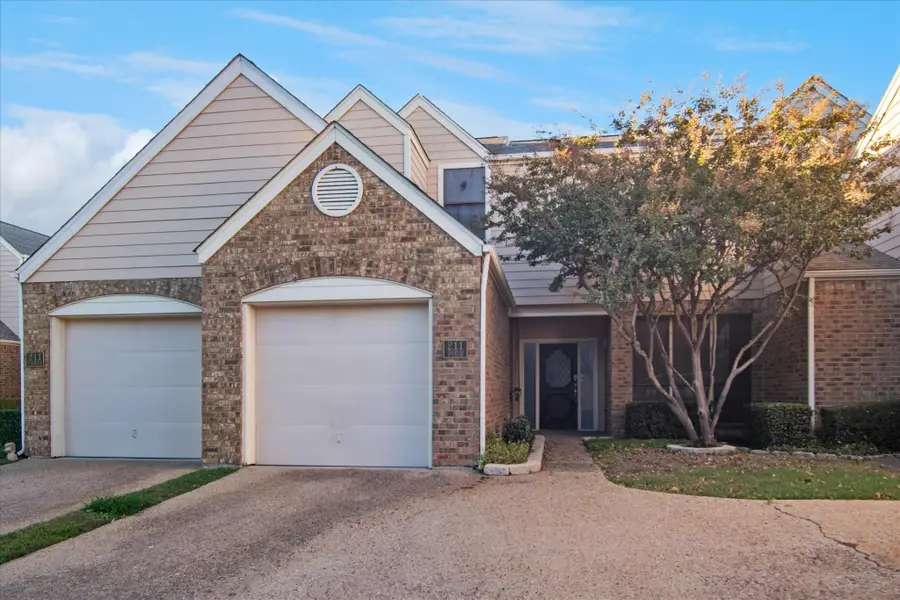 211 Cimarron Trail #4, Irving, TX 75063 - Image #2