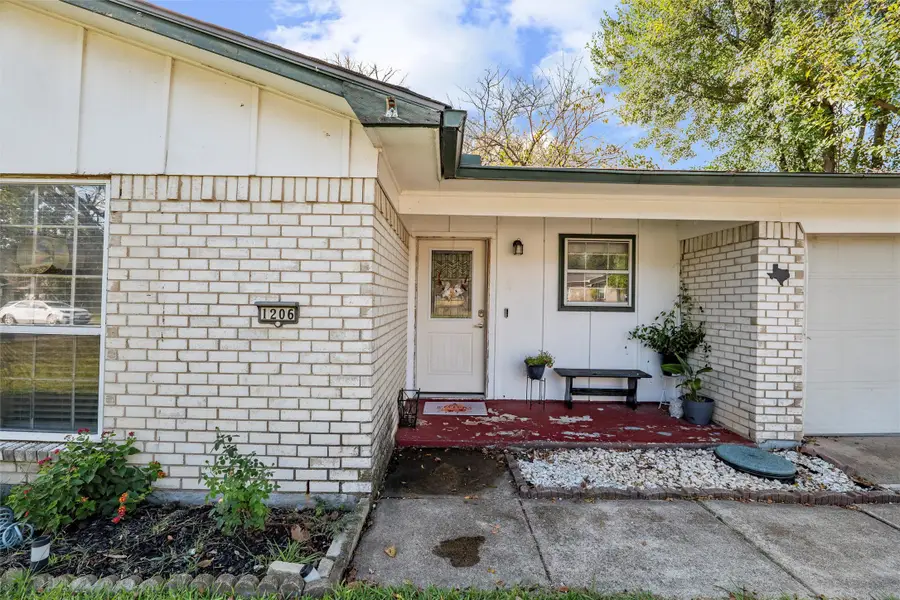 1206 Saturn Drive, Cedar Hill, TX 75104 - Image #3