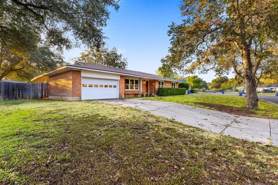 2137 Curtis Drive, Waco, TX 76710 - Image #3