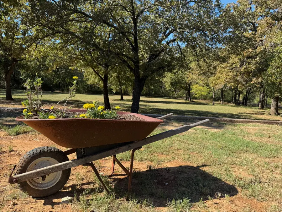 4104 Black Oak Drive, Cleburne, TX 76031 - Image #3