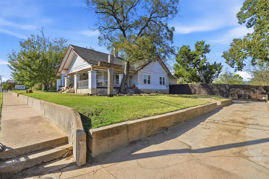 606 Palo Pinto Street, Weatherford, TX 76086 - Image #2