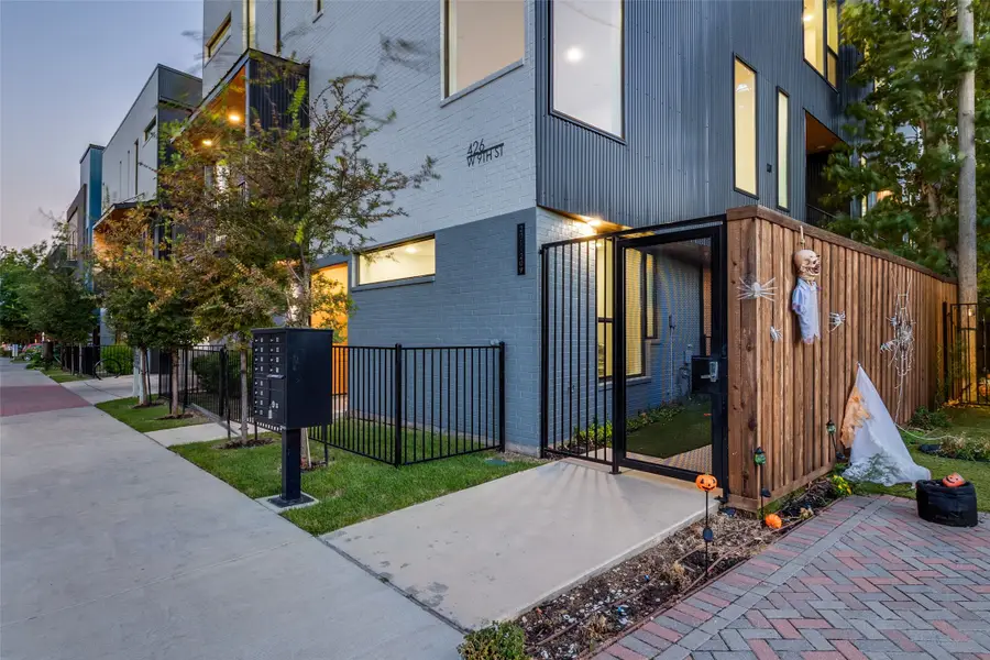 426 W 9th Street #104, Dallas, TX 75208 - Image #2