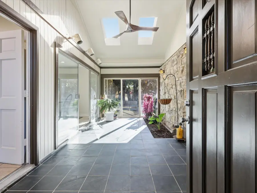 4704 Three River Court, Fort Worth, TX 76103 - Image #2