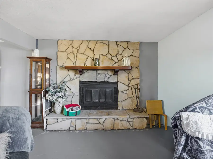 507 Galia Street, Bowie, TX 76230 - Image #2