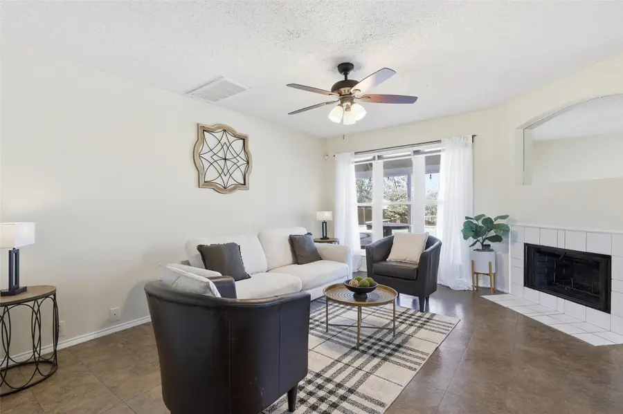 848 Stafford Station Drive, Saginaw, TX 76131 - Image #3