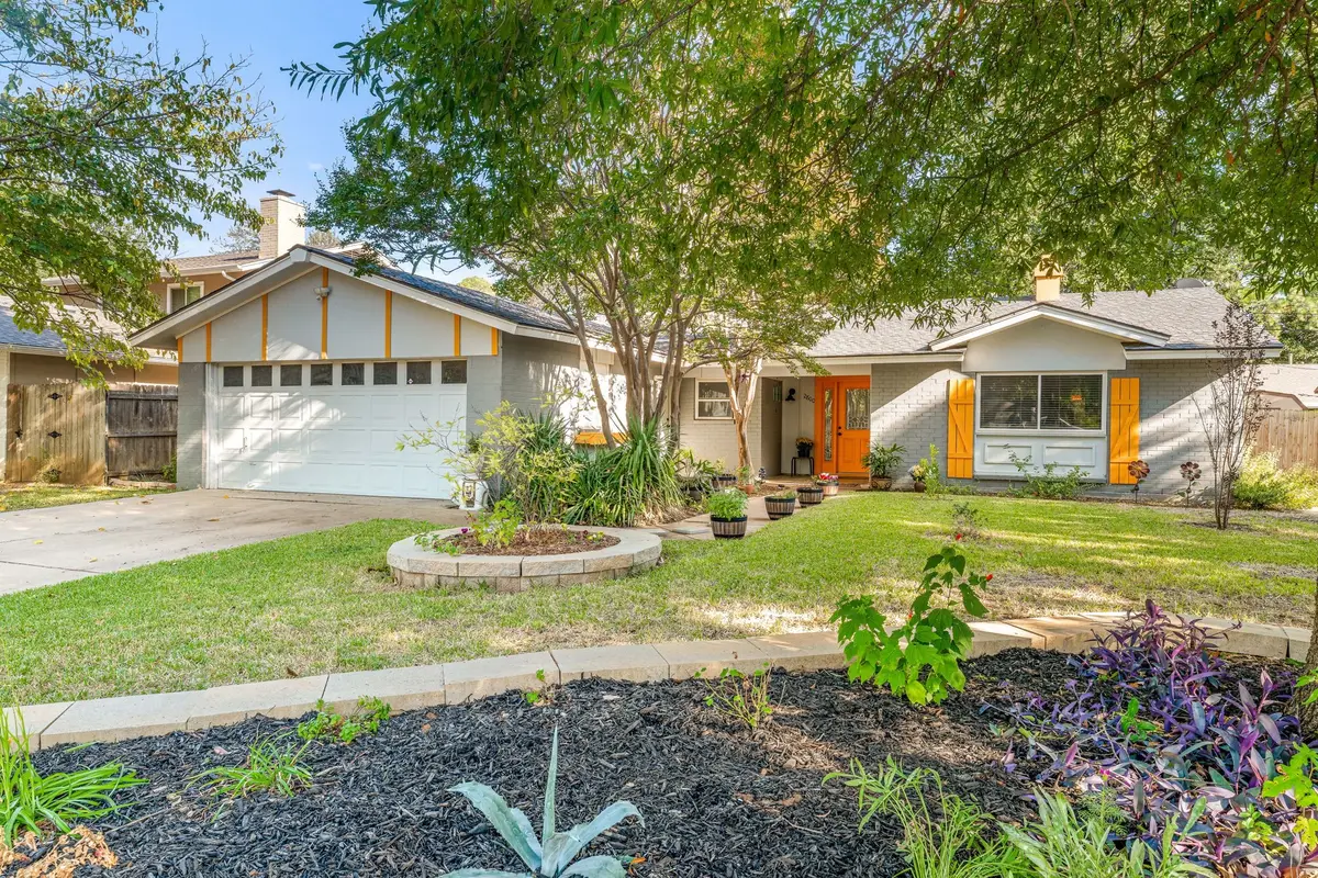 2800 Hollywood Drive, Arlington, TX 76013 - #1