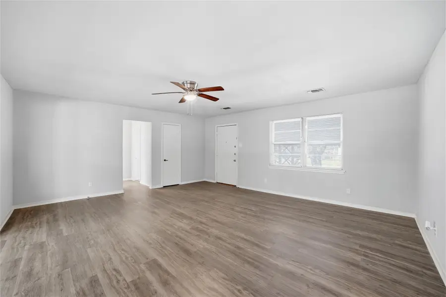 2926 N Prairie Creek Road, Dallas, TX 75227 - Image #2