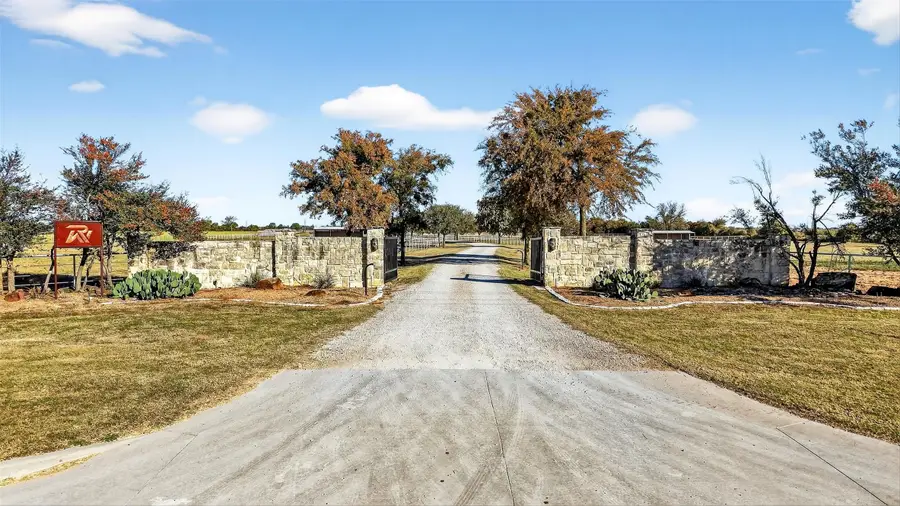 8950 Arvin Hill Road, Aubrey, TX 76227 - Image #2