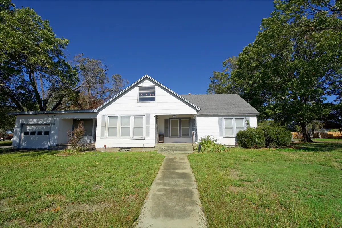 216 4th Street, Muenster, TX 76252 - #1