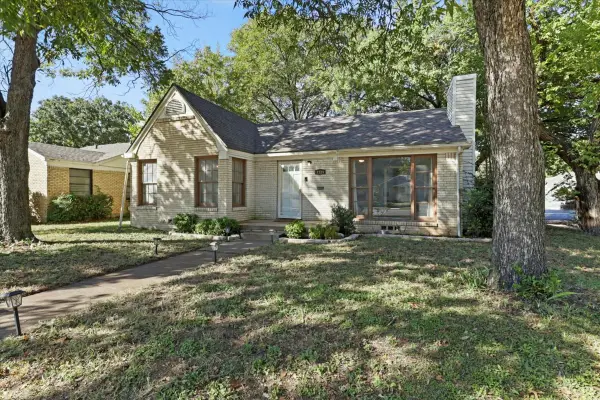 1129 N Riverside Drive, Fort Worth, TX 76111