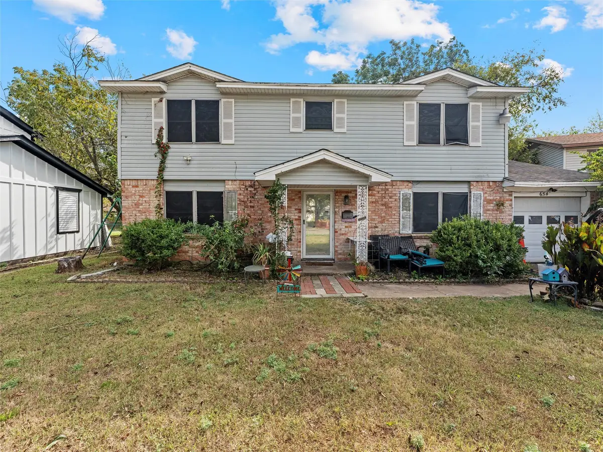 654 Rutgers Drive, Lancaster, TX 75134 - Image #1