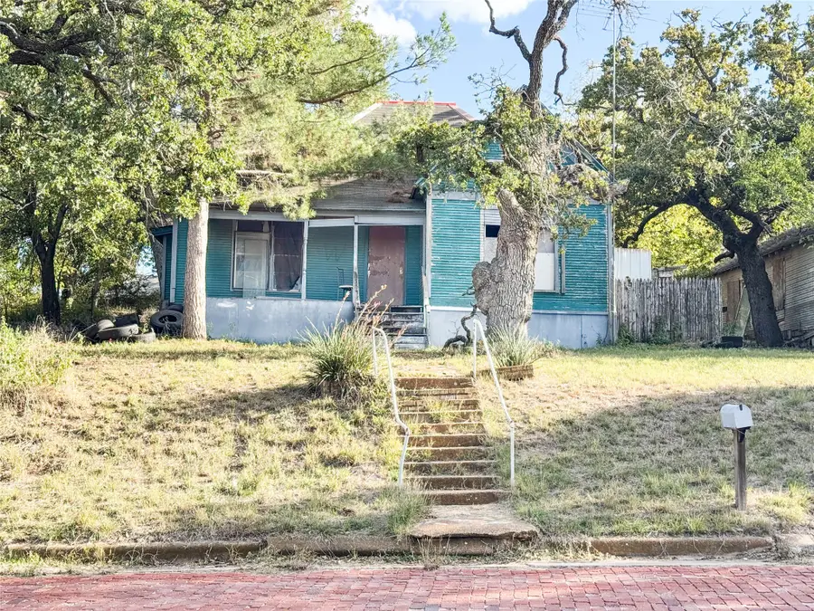 305 W 3rd Street, Cisco, TX 76437 - Image #3