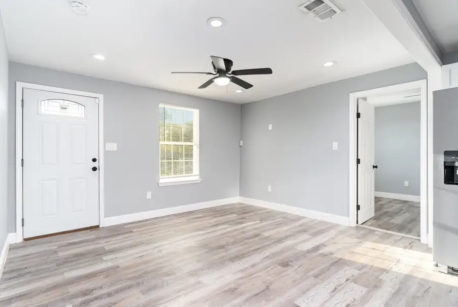 5006 Bartlett Avenue, Dallas, TX 75216 - Image #3