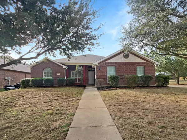 561 Ascot Way, Azle, TX 76020