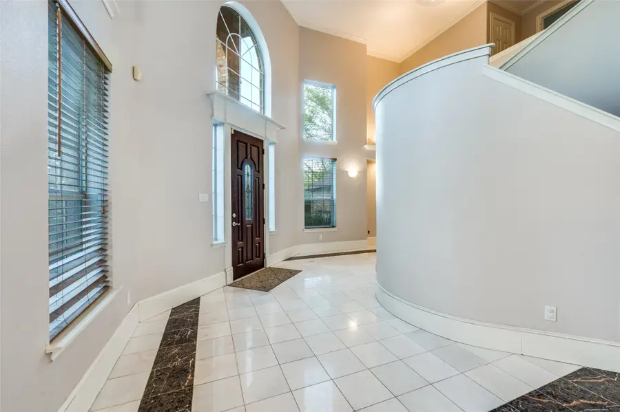 1805 Old Oak Drive, Arlington, TX 76012 - Image #3