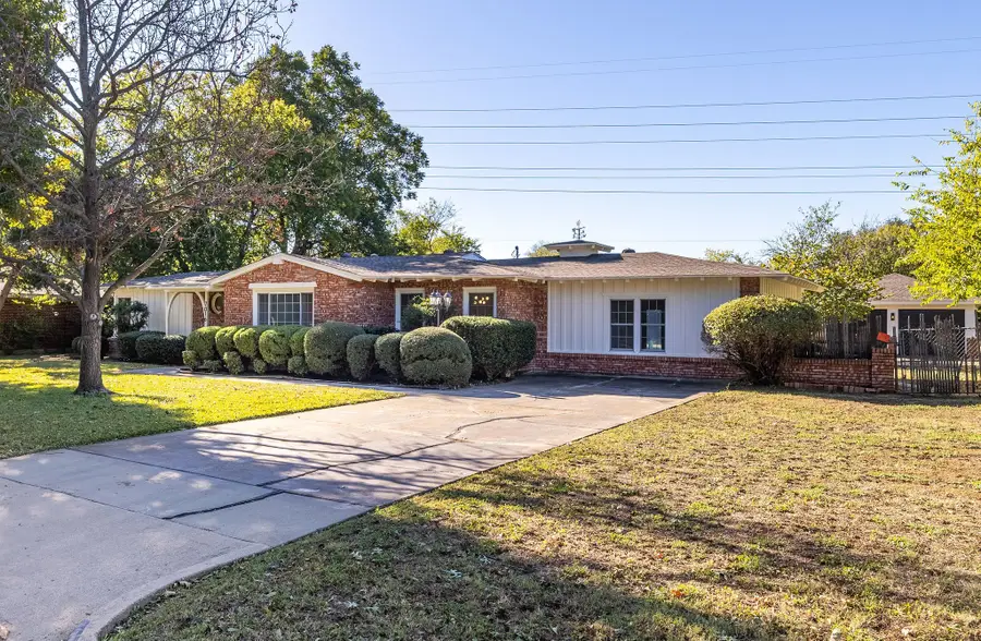 7016 Deville Drive, North Richland Hills, TX 76180 - Image #2