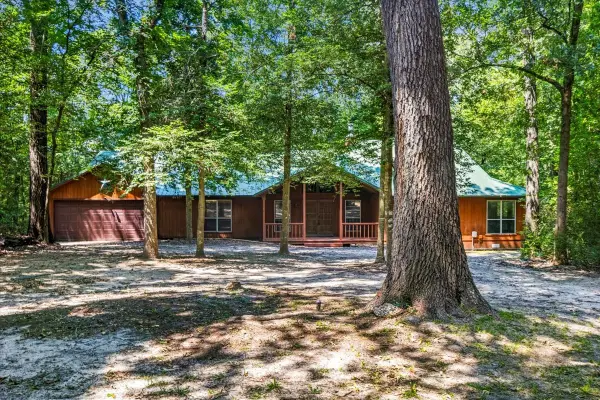 2040 Valleywood Drive, Holly Lake Ranch, TX 75765