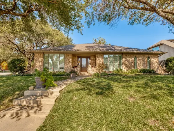 100 Hillview Court, Hurst, TX 76054