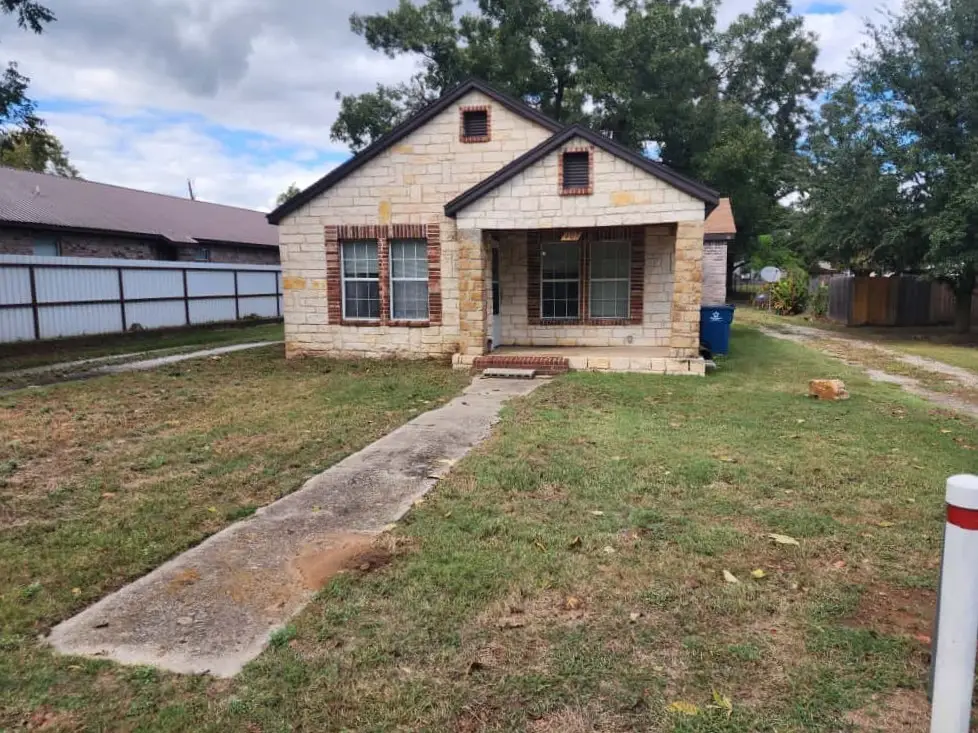 407 E Hughes Street, Collinsville, TX 76233 - #1