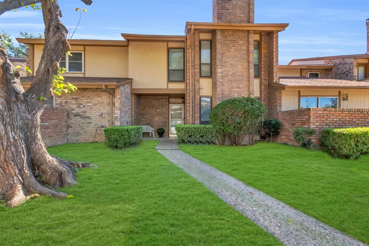 2106 Westkendal Lane, Arlington, TX 76015 - Image #1