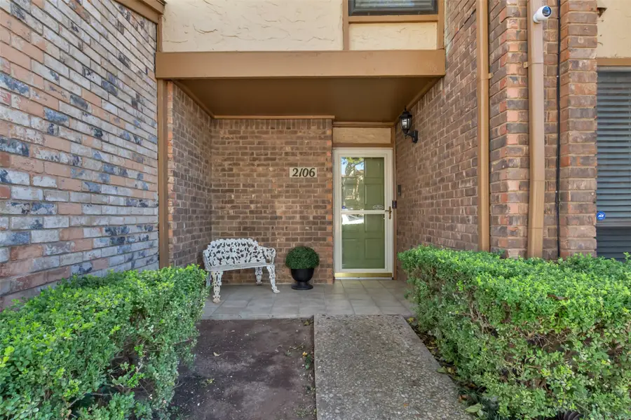 2106 Westkendal Lane, Arlington, TX 76015 - Image #3