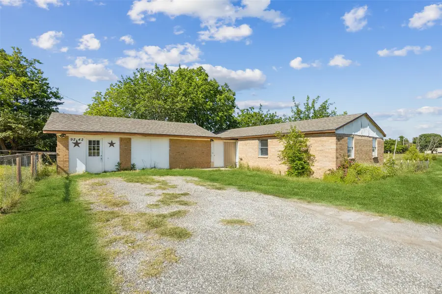 9242 Green Springs Circle, Sanger, TX 76266 - Image #2