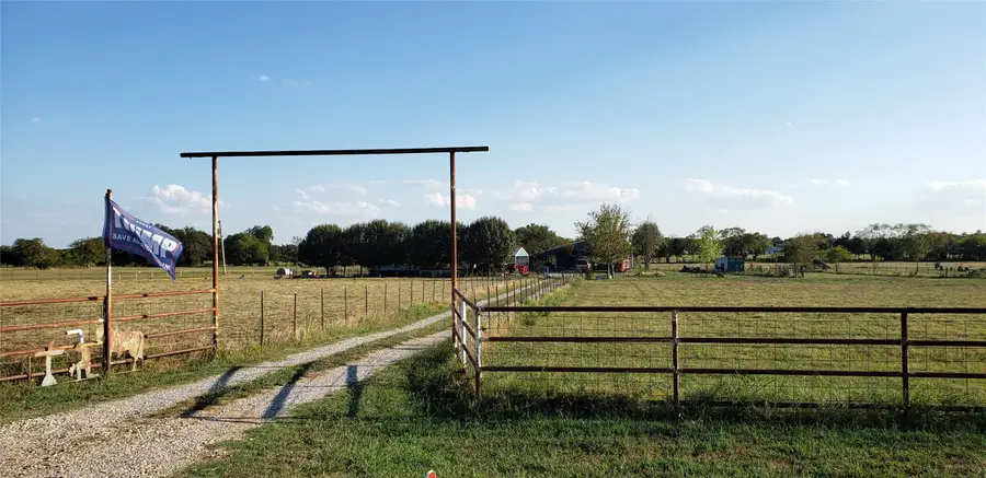 806 N Fm 1752, Savoy, TX 75479 - Image #3