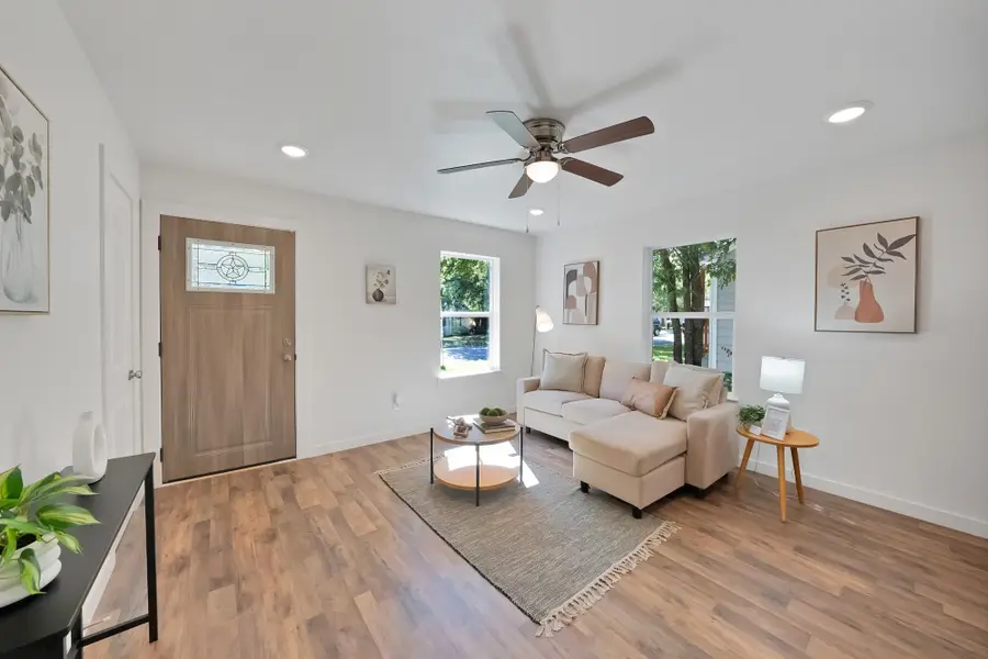 5028 Sherwood Drive, River Oaks, TX 76114 - Image #3