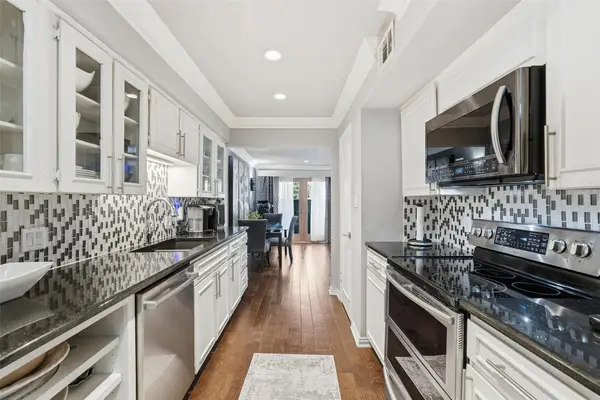 15922 Archwood Lane #1011, Dallas, TX 75248