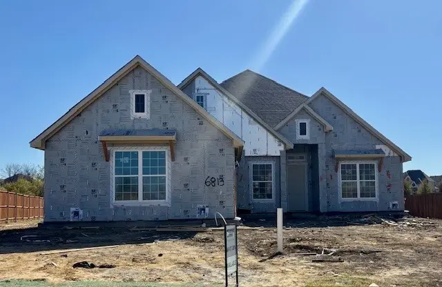 6813 Turner Falls Circle, Justin Roanoke, TX 76226 - Image #2