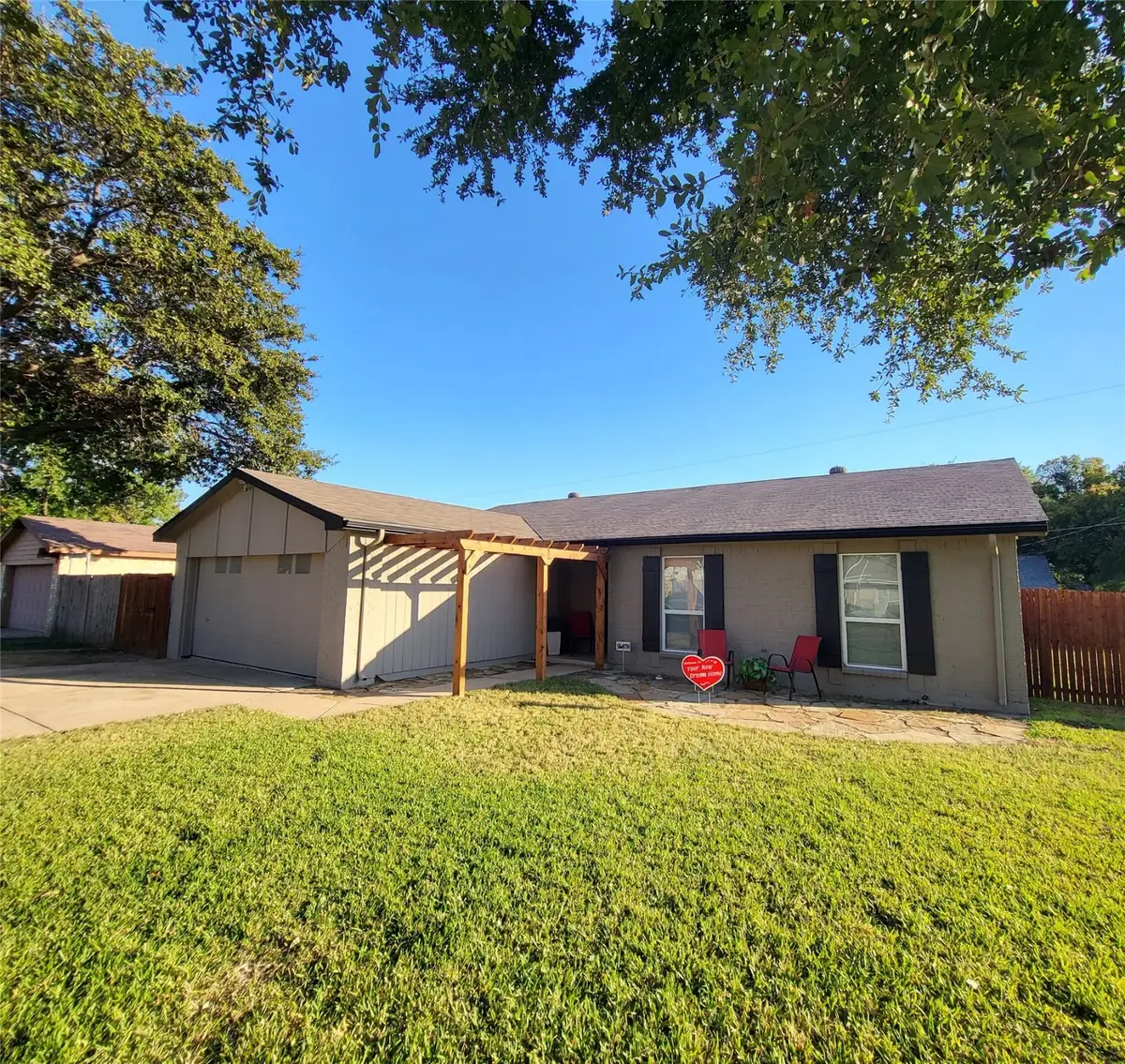 1900 San Saba Lane, Arlington, TX 76006 - Image #1