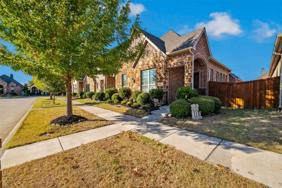 540 Enfield Drive Sw, Frisco, TX 75036 - Image #2