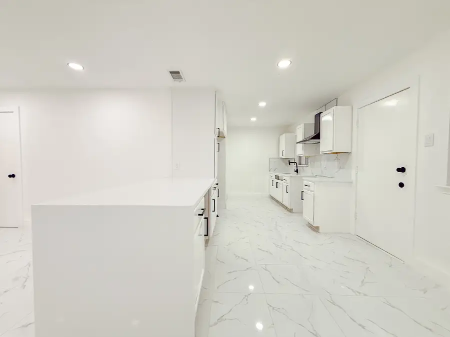 1839 Burning Tree Lane, Carrollton, TX 75006 - Image #3