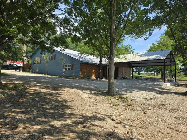 416 Arcadia Road, Kemp, TX 75143