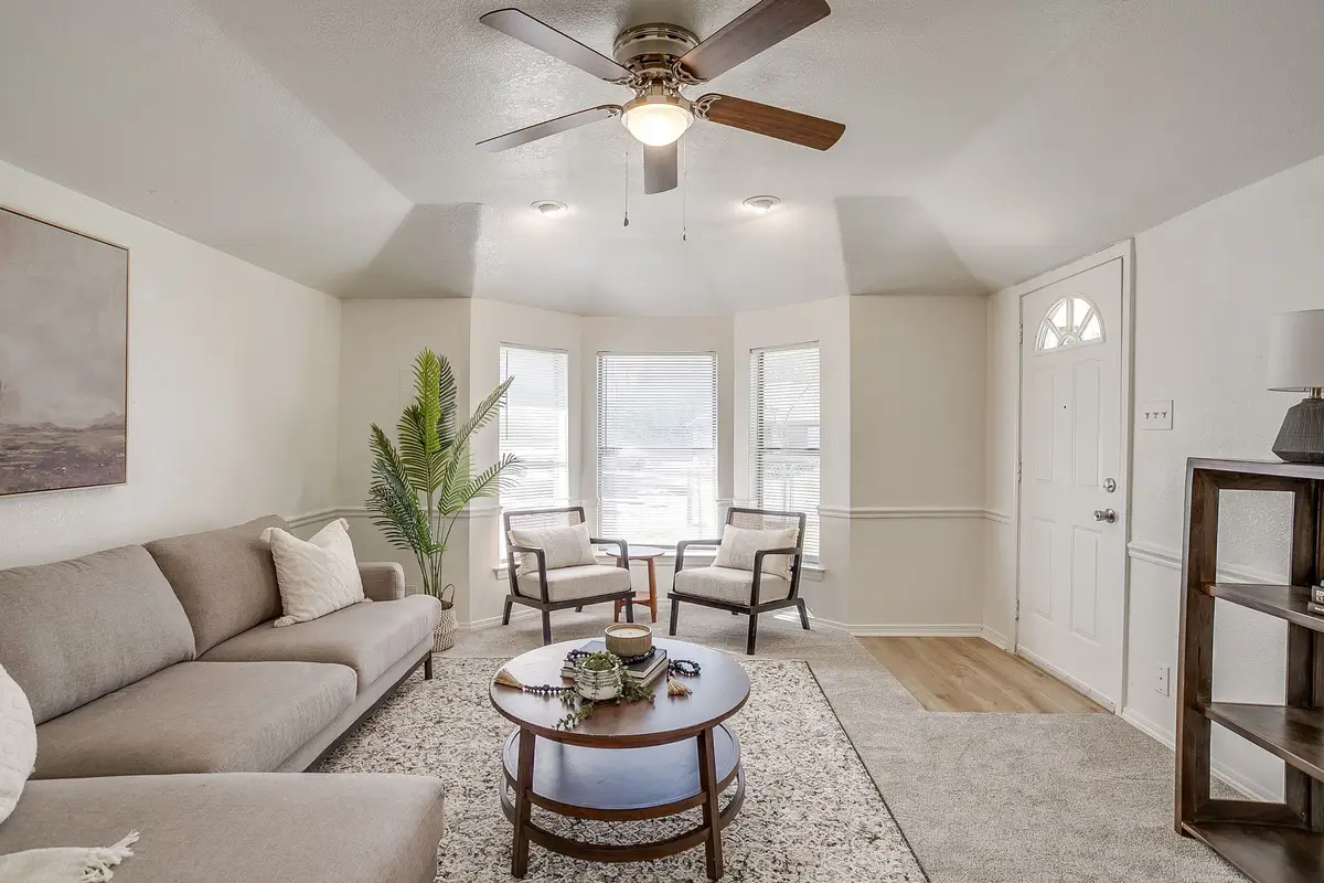 222 Cleveland Street, Cleburne, TX 76031 - Image #1