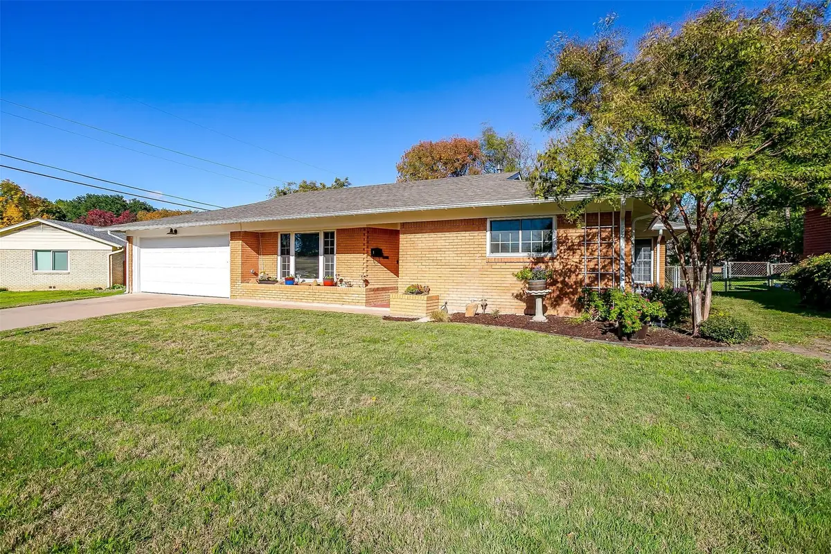 5805 Circular Drive, North Richland Hills, TX 76117 - Image #1