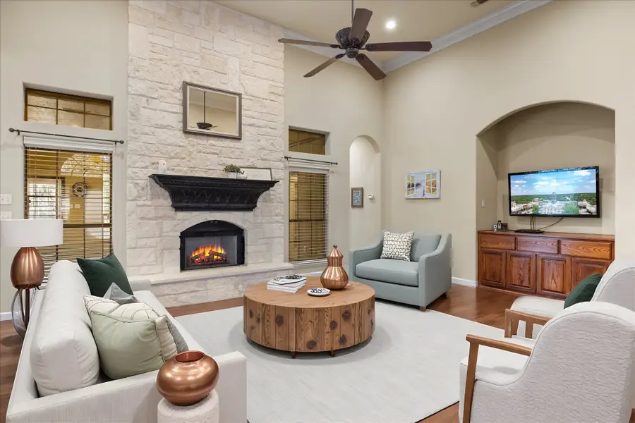 6705 Forest Oaks Court, Granbury, TX 76049 - Image #2