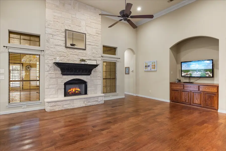 6705 Forest Oaks Court, Granbury, TX 76049 - Image #3