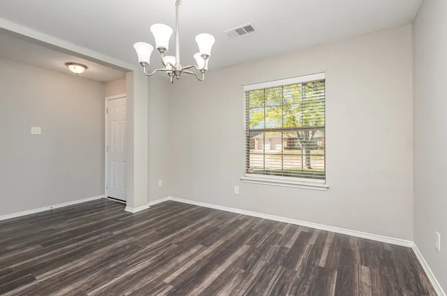 2871 Park Place Drive, Grand Prairie, TX 75052 - Image #2