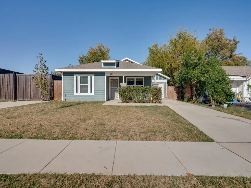 913 E Davis Avenue, Fort Worth, TX 76104 - Image #1