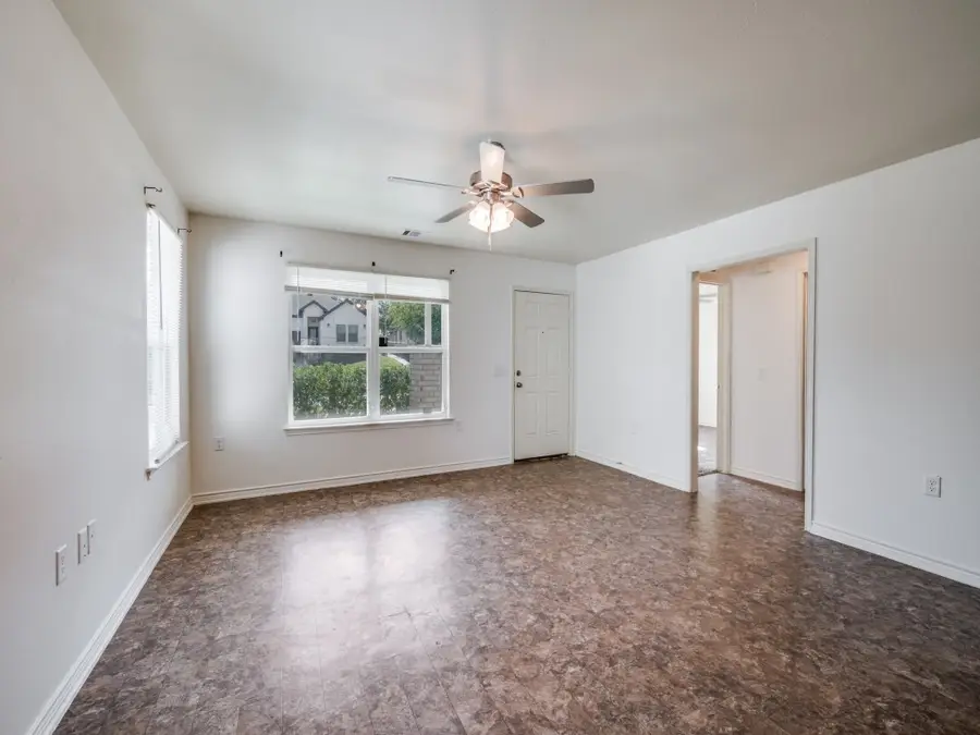 913 E Davis Avenue, Fort Worth, TX 76104 - Image #3