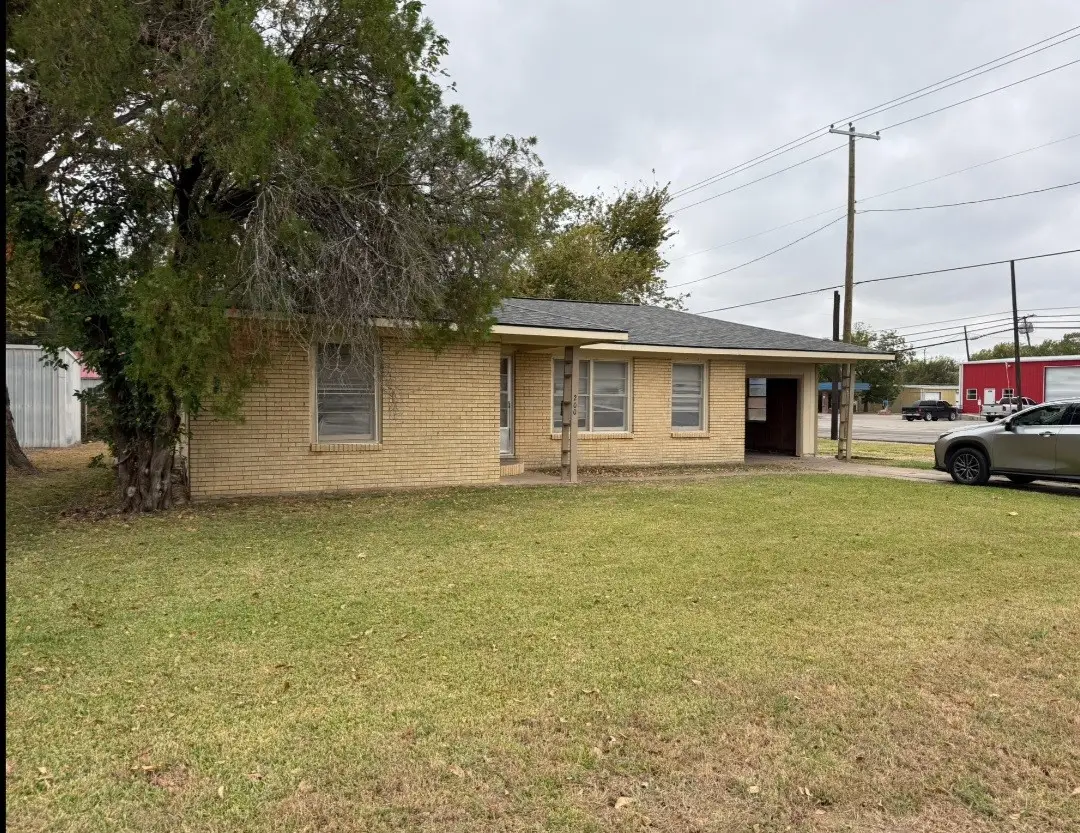200 Victory Street, Bonham, TX 75418 - #1