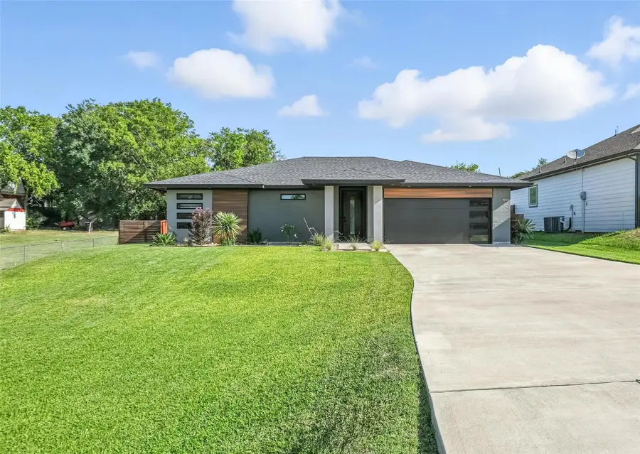 330 W Morris Street, Rhome, TX 76078 - Image #2